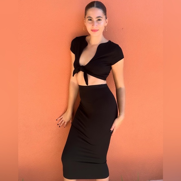 2 Piece Set Black Skirt Corp Top✨ - Picture 2 of 7